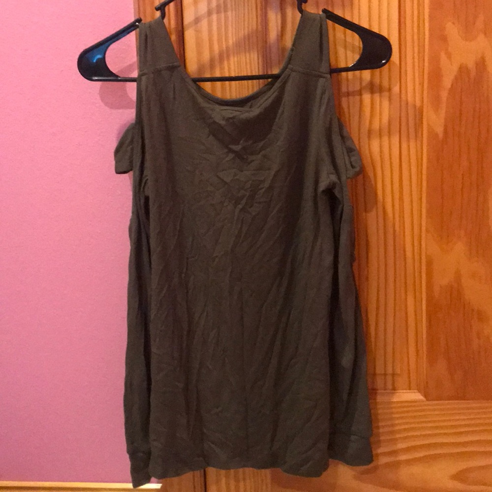 Long sleeve w/ arm cutouts